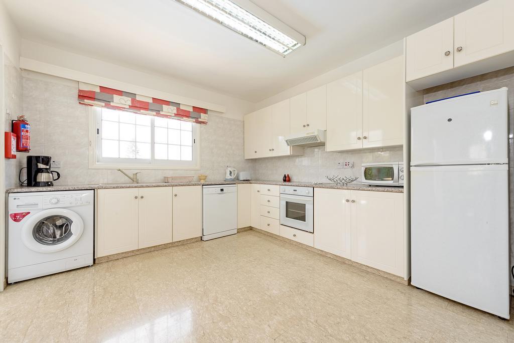 Merab Center Villas Αγία Νάπα Δωμάτιο φωτογραφία